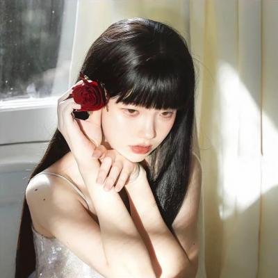 戴红头巾的女孩
